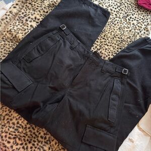 Aritizia TNA woman’s black Cargo Pants